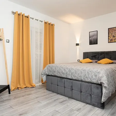 Oscar Apartment