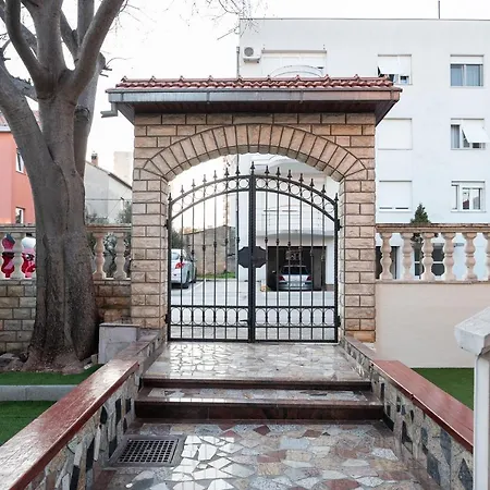 Oscar Apartment *